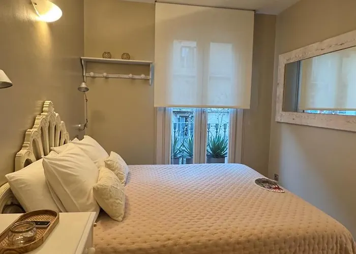 Petit Rossello * برشلونة